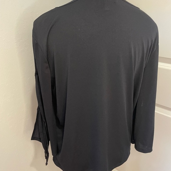 Jaclyn Smith Black top with cut-out arms with ties Size Large - Picture 4 of 9